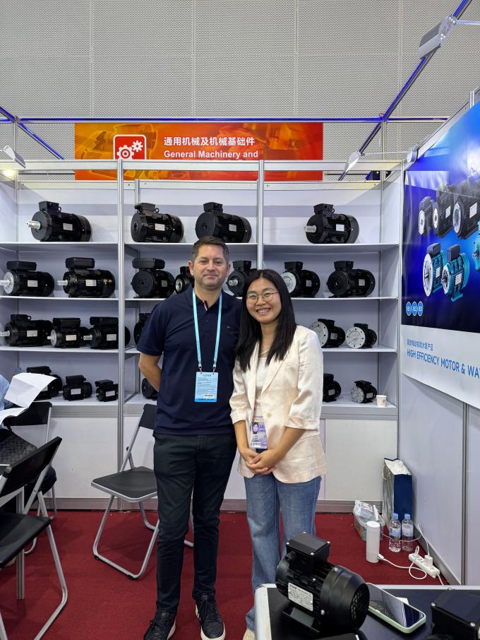 방수 220V AC 전압 비동기 모터 60Hz B35 플랜지 크기 0.09HP / 0.06KW 상업용 커피 머신 15